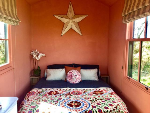 Hotel The Oaks Glamping - Magpie Half Shepherds Hut Colkirk Esterno foto