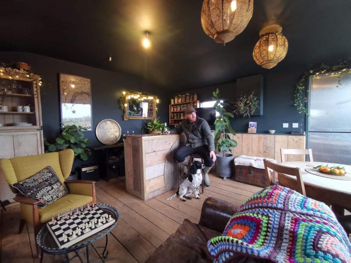 Hotel The Oaks Glamping - Magpie Half Shepherds Hut Colkirk Esterno foto